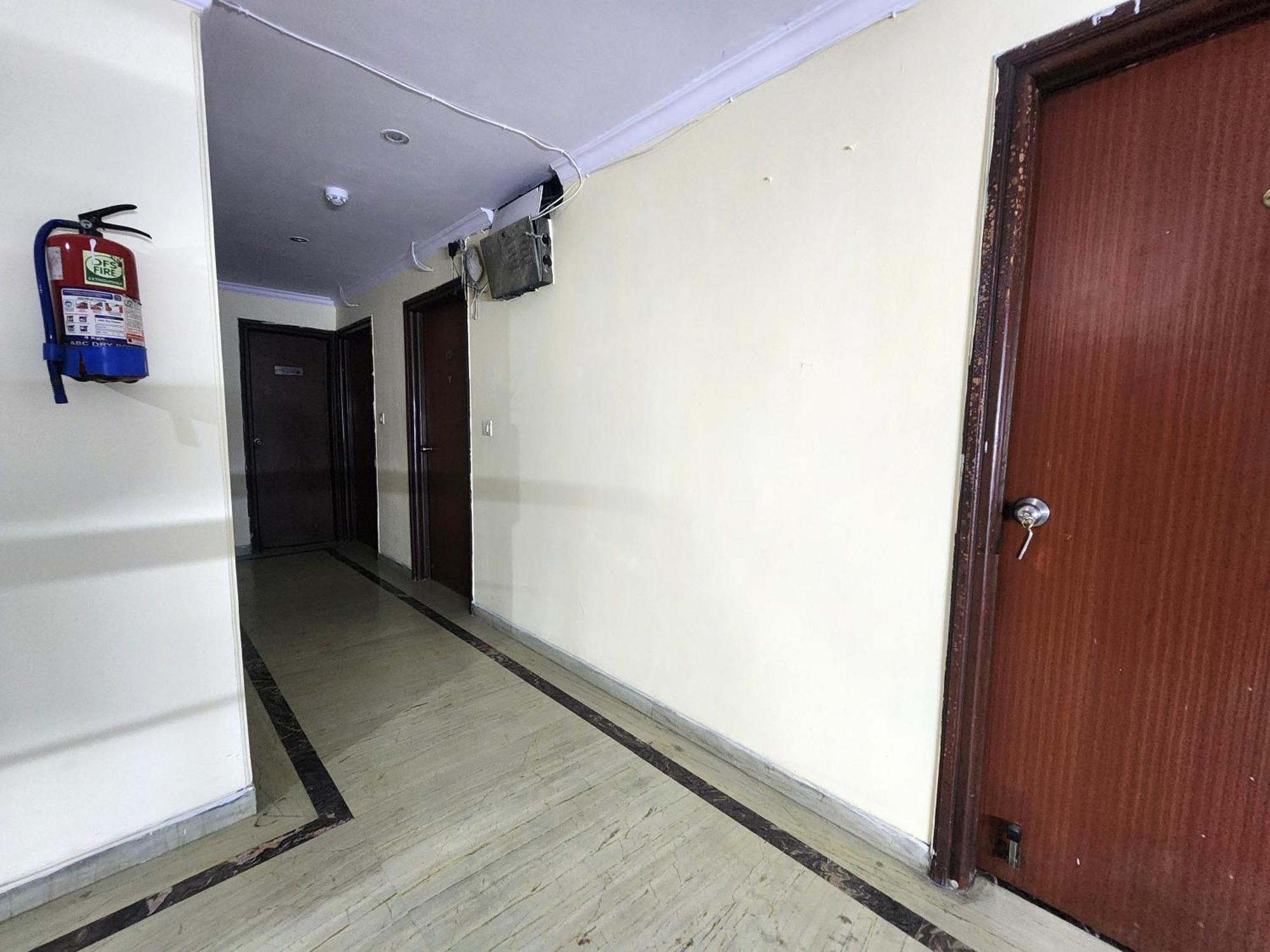 Hotel Mid Town Delhi  Buitenkant foto